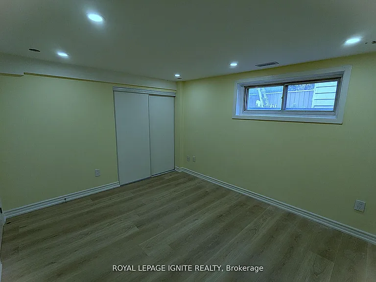 15 Beacham Cres #BASEMENT — Photo 8