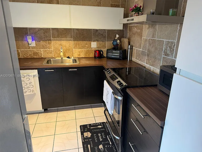 450 Golden Isles Dr #2F — Photo 15