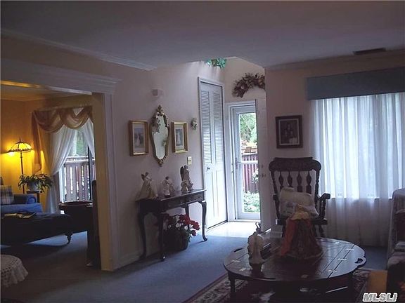 4th image of 900 Skyline Dr