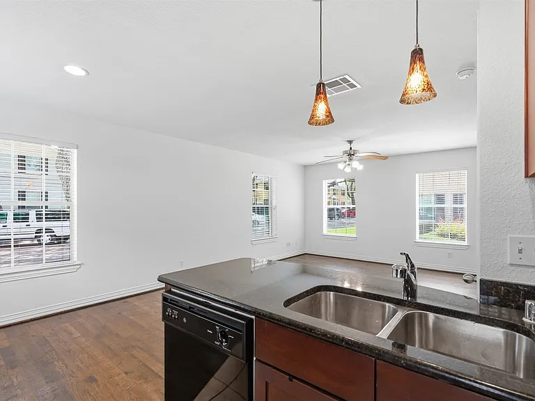 4723 Bradford Dr #B — Photo 15
