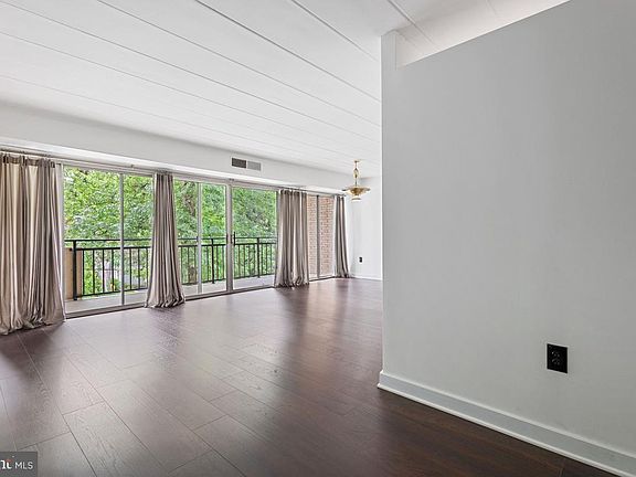 4th image of 2300 Riddle Ave APT 301