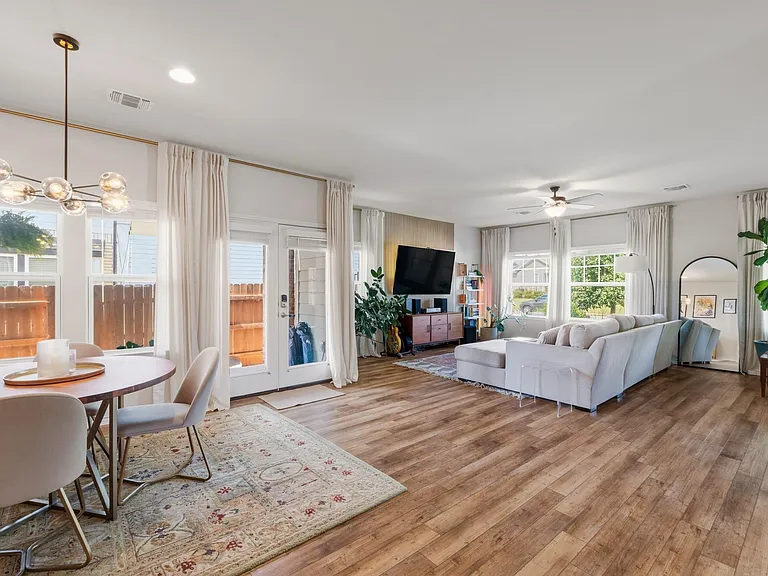 9207 Looksee Ln — Photo 9