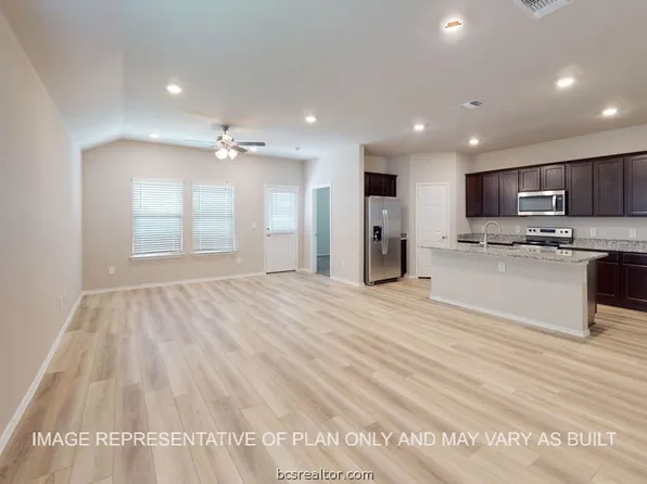 2218 Spyglass Dr, Navasota, TX 77868