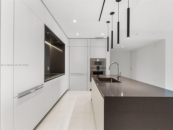 2nd image of 300 Biscayne Boulevard Way #1705