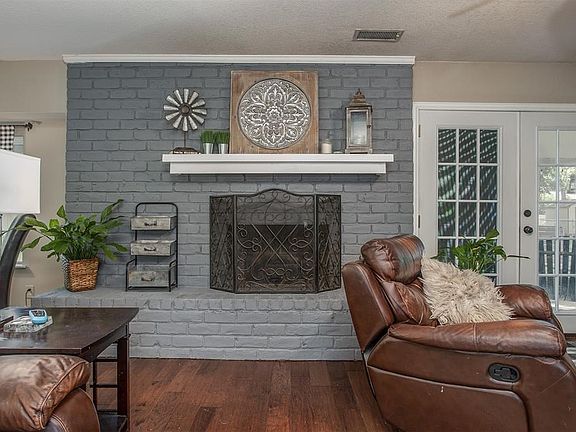 2nd image of 3824 Wilkie Way