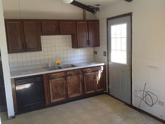 4th image of 920 Oakwood Dr