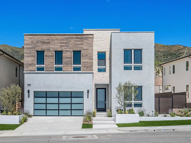 20601 W Overlook Ct — Photo 3