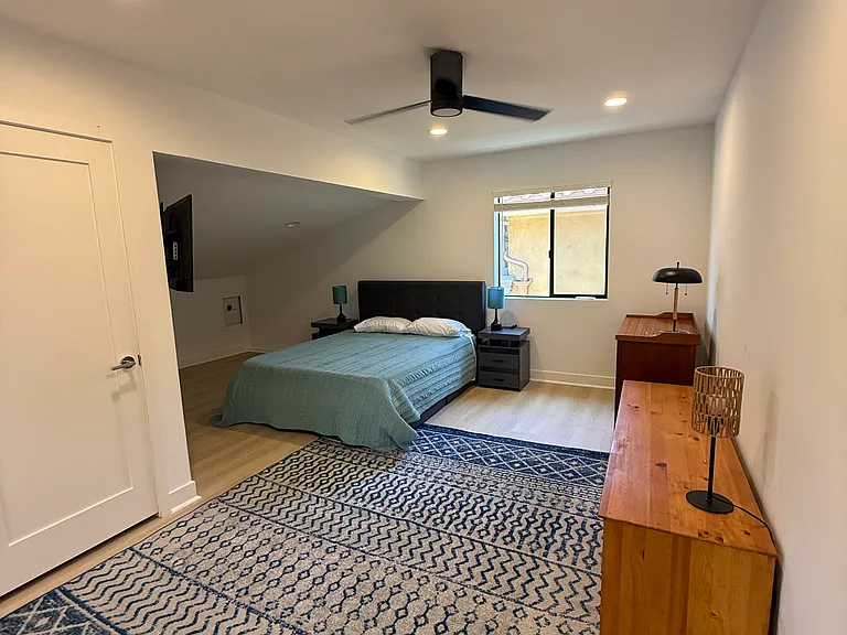 1140 Pearl St — Photo 24