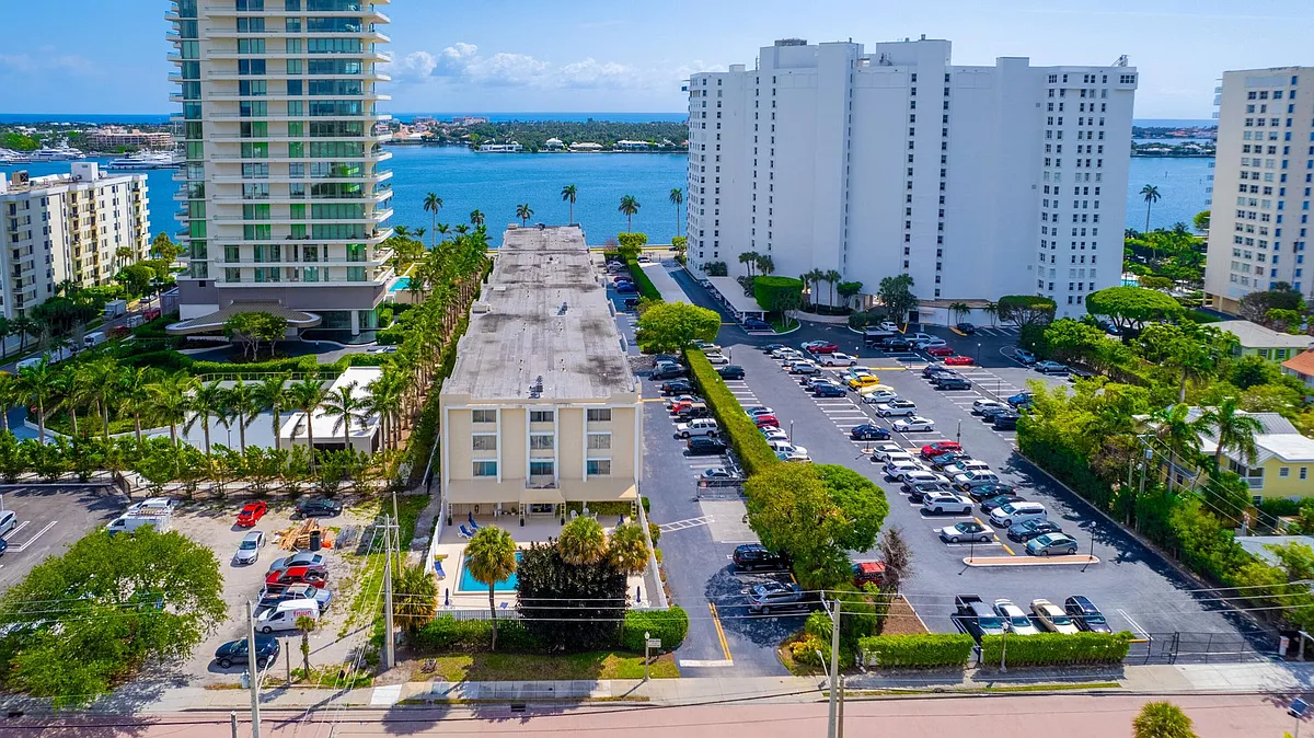 Building Photo - 1601 S Flagler Dr #2120