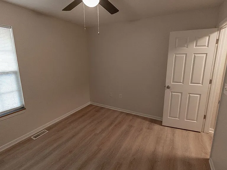 1323-1325 Godas Dr — Photo 24