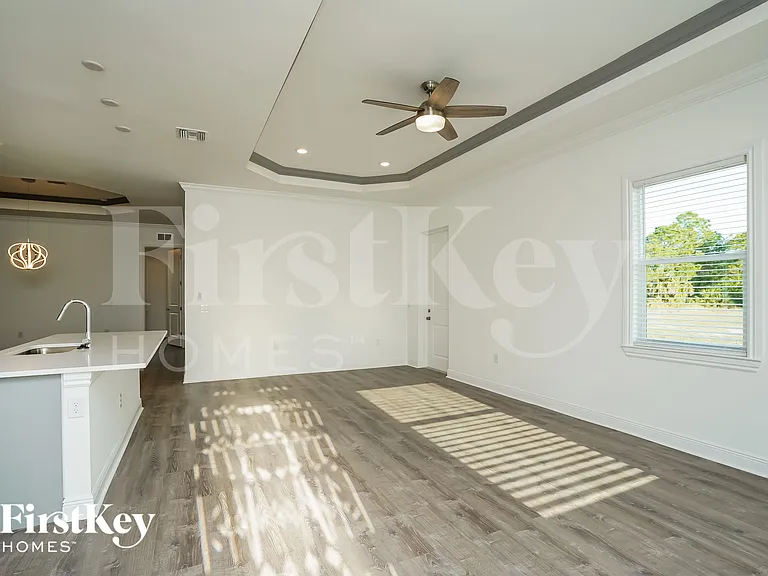 3910 NE 19th Place Cpe — Photo 2
