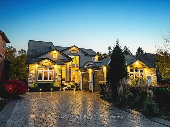 712 Highvalley Rd, Hamilton, ON L9G 4E9