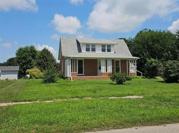 1105 E 5th St, Vinton, IA 52349