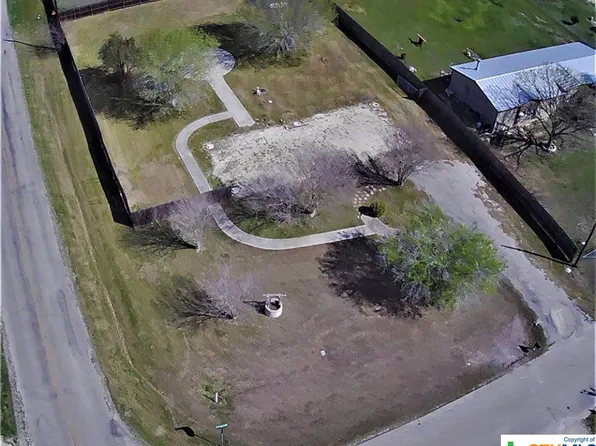 103 Kickapoo Trl, Seguin, TX 78155