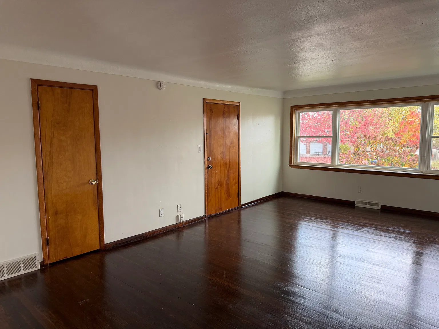 3901 Stanfield Dr — Photo 2