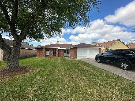 2nd image of 10921 Pecan Dr