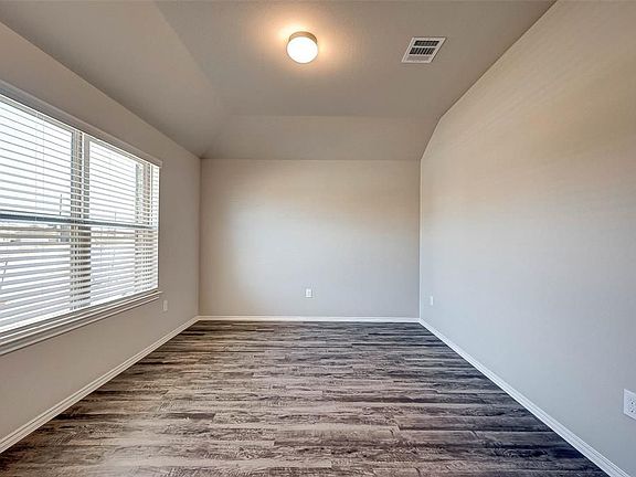 5th image of 2218 Welborn Dr
