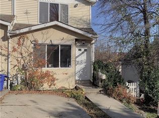 29 Schubert St, Staten Island, NY 10305