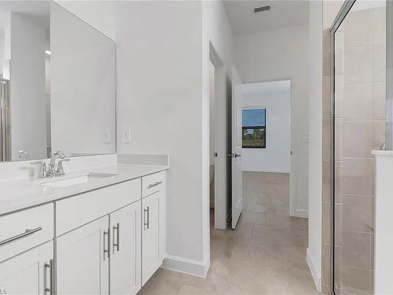 19708 Hinkley Dr — Photo 16