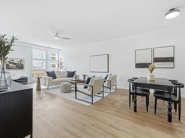 3738 Sandpiper Rd APT 220B, Virginia Beach, VA 23456