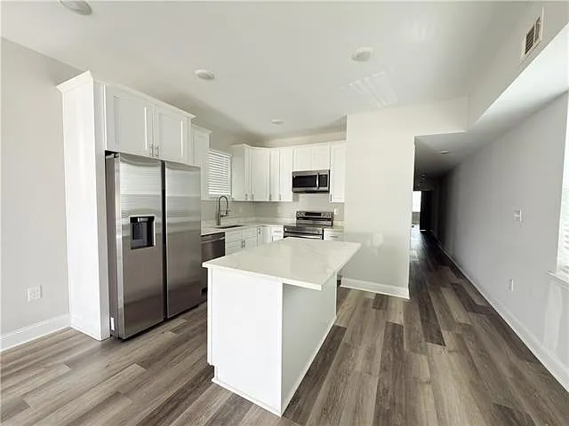 2652 Banks St — Photo 5