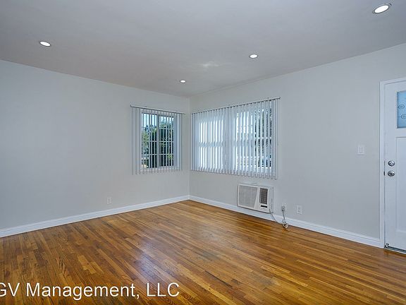 4th image of 731 W Crescent Dr #4556432