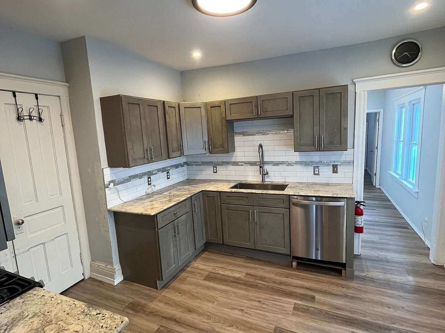 3 bed, $1,400 — Photo 1