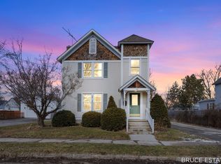 79 Pearl St NW, Sparta, MI 49345