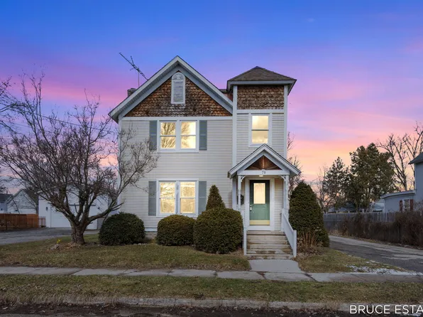 79 Pearl St NW, Sparta, MI 49345