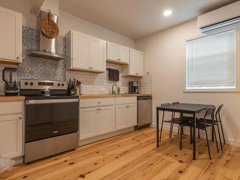 9 America St #2R — Photo 1