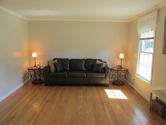 3rd image of 313 Crofton Dr