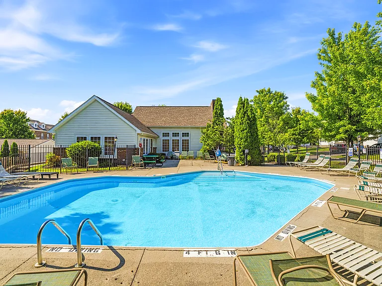 1113 Green Knoll Dr — Photo 42