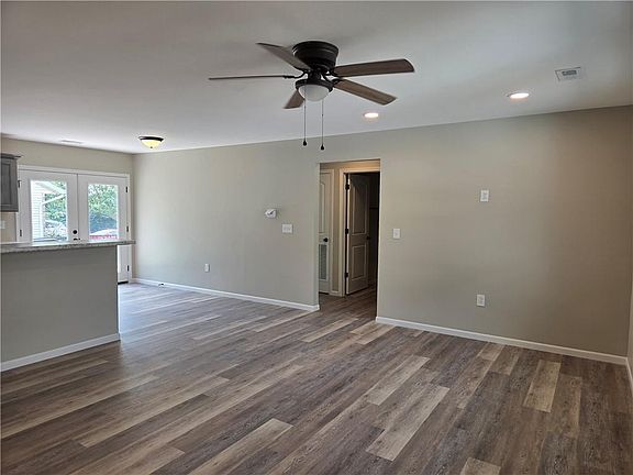2nd image of 1826 Clay St