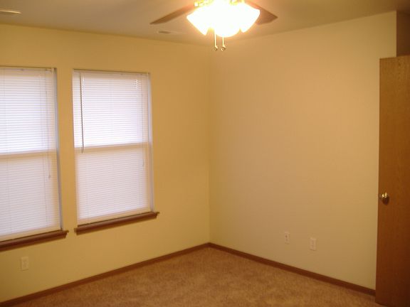 4th image of 1419 NW Willow Dr #1419