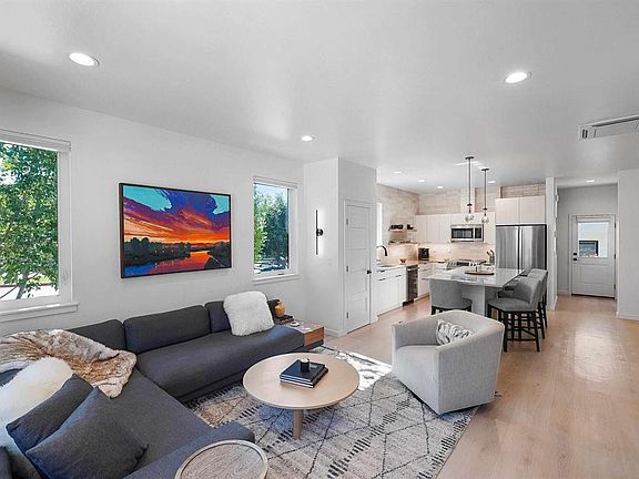 4th image of 176 E 33rd Street #602