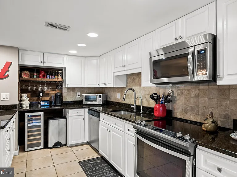 1410 Chanticleer — Photo 12