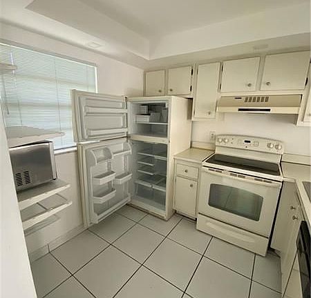 2nd image of 9420 Poinciana Pl APT 405