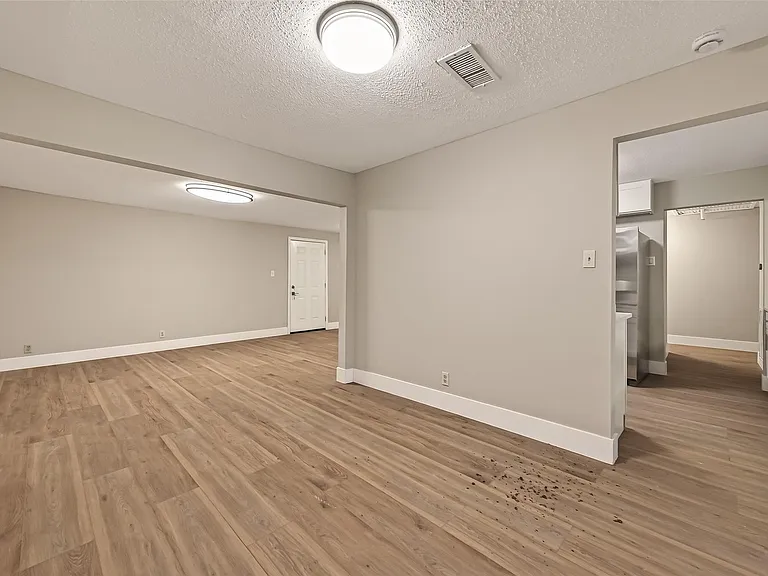5833 Southlea St — Photo 9
