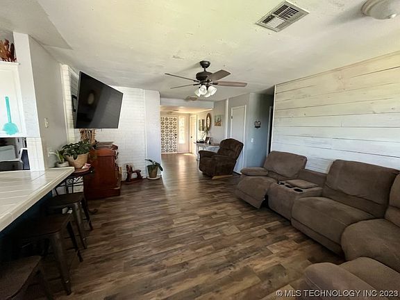5th image of 602 S 9th St