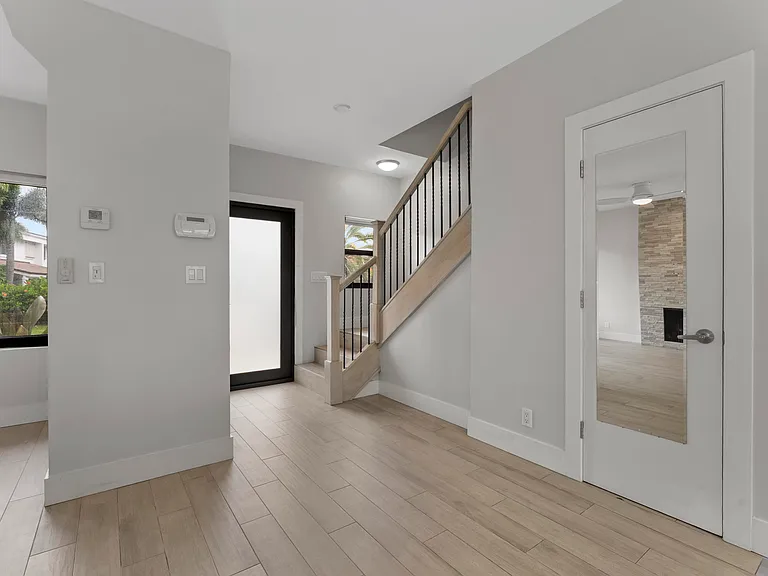 1121 Bel Air Dr — Photo 12