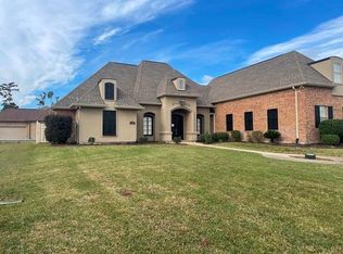 1956 Squirewood Dr E, Harvey, LA 70058