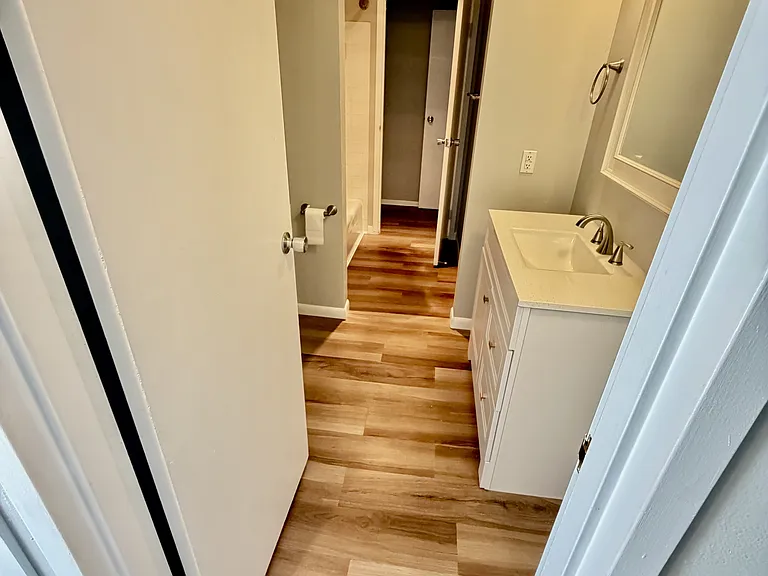 2400 S Detroit Ave #7 — Photo 8