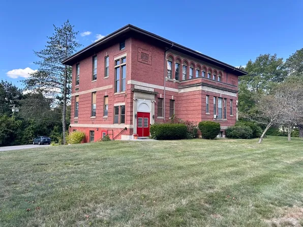 1098 Stafford St #5, Leicester, MA 01524