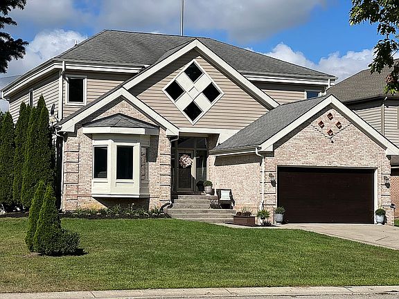 2nd image of 289 Madeleine Ln
