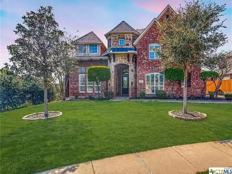 811 Summerfield