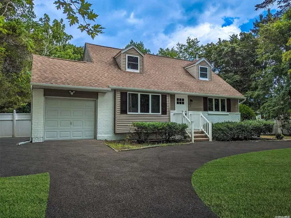 2 Wheatfield Lane, Commack, NY 11725