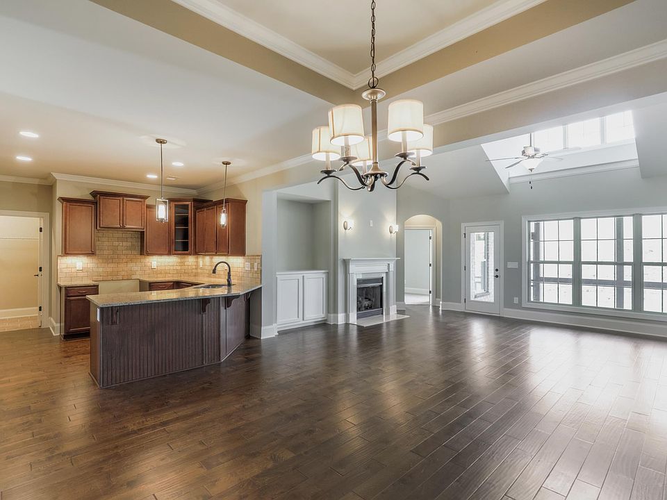 1st image of 181 Village Cir #42