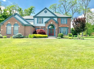 32574 Oakwood Ct, Farmington Hills, MI 48334