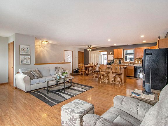 4th image of 7476 W B Ave