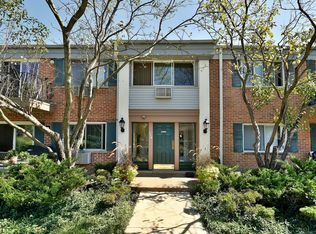 714 E Algonquin Rd #J105, Arlington Heights, IL 60005